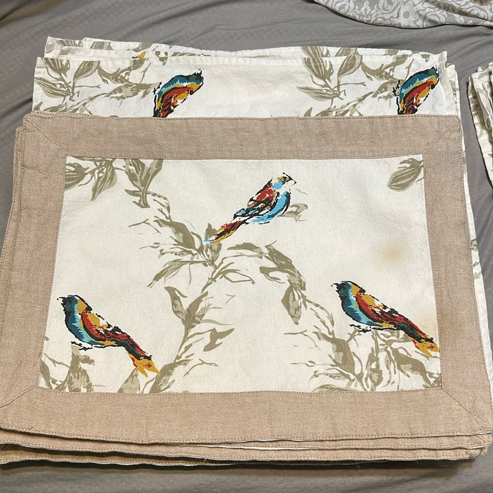 Beautiful set of cloth napkins & place mats with bird design